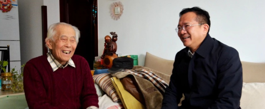 中國樂凱黨委領(lǐng)導(dǎo)看望慰問樂凱老領(lǐng)導(dǎo)、老專家、老干部、老黨員及生活困難職工
